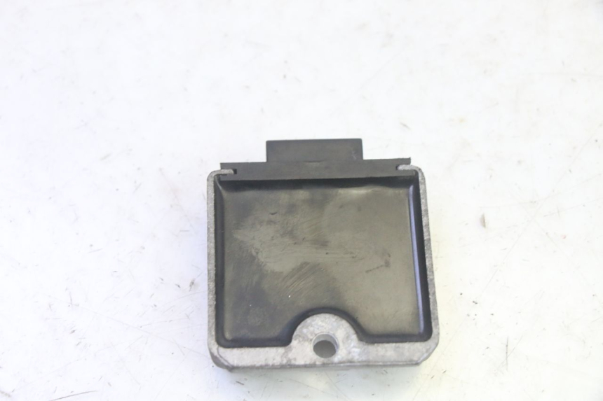 photo de REGULATEUR CHARGE PIAGGIO FLY 4T 50 (2013 - 2017) - Gros plan technique