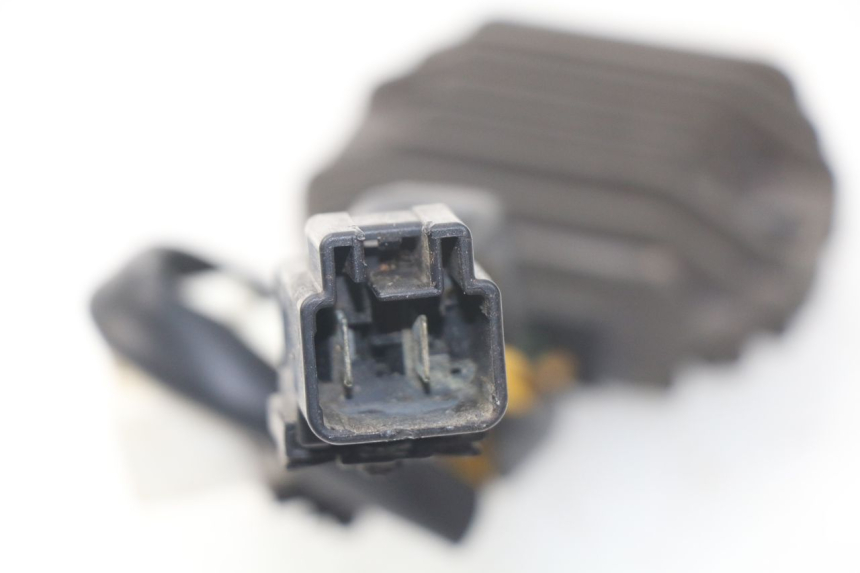 photo de REGULATEUR CHARGE PIAGGIO FLY IE 125 (2012 - 2017) - Points de fixation