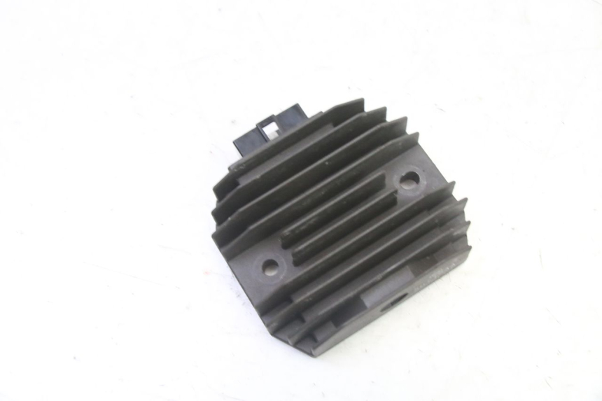 photo de REGULATEUR CHARGE YAMAHA FZ6 FAZER S2 600 (2007 - 2011) - Détail de la pièce