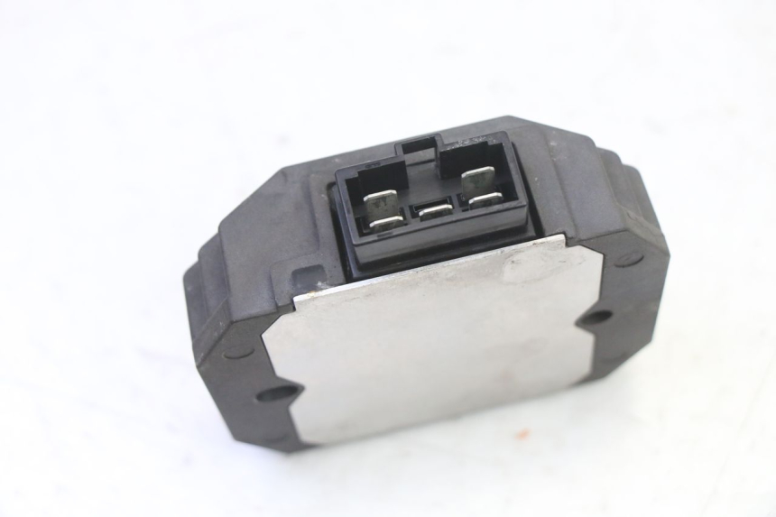 photo de REGULATEUR CHARGE YAMAHA FZ6 FAZER S2 600 (2007 - 2011) - Zoom état d’usage