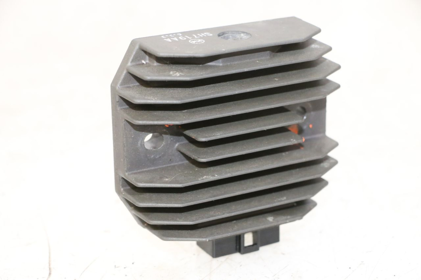 photo de REGULATEUR CHARGE YAMAHA FZ6 N FAZER 600 (2004 - 2006) - Vue principale