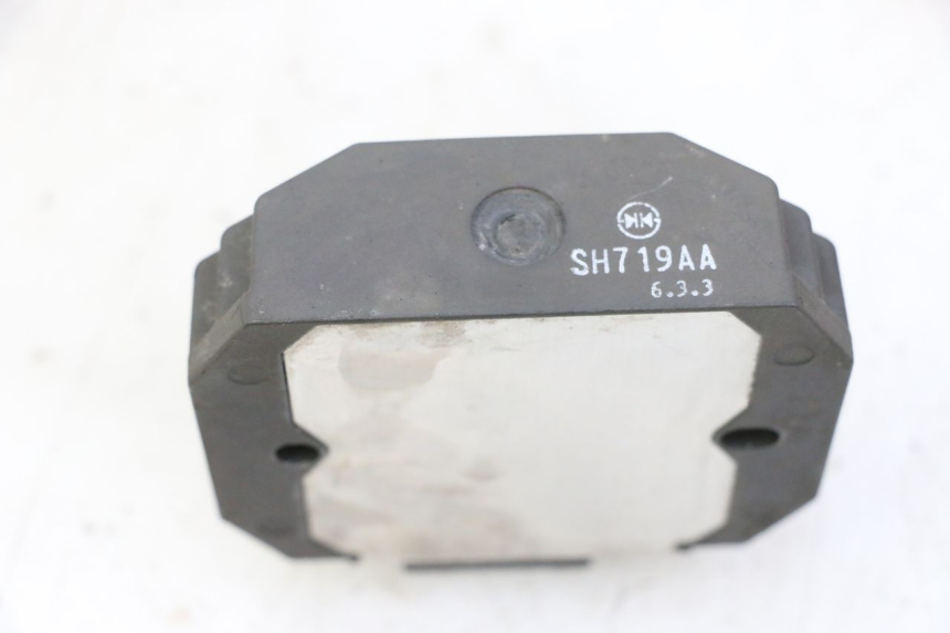 photo de REGULATEUR CHARGE YAMAHA FZ6 N FAZER 600 (2004 - 2006) - Détail de la pièce