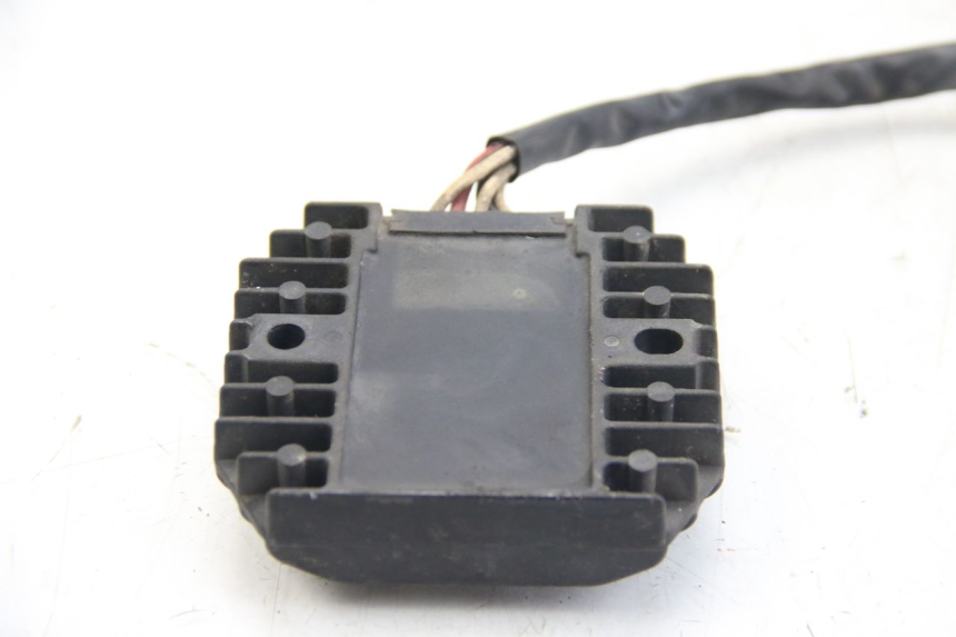 photo de REGULATEUR CHARGE YAMAHA FZS FAZER 600 (2001 - 2003) - Détail de la pièce