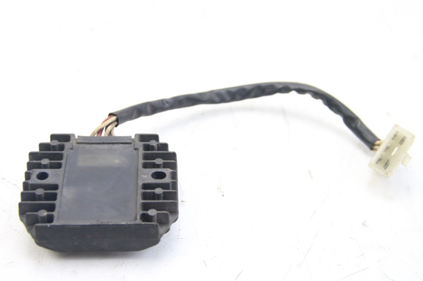 photo de REGULATEUR CHARGE YAMAHA FZS FAZER 600 (2001 - 2003) - Zoom état d’usage