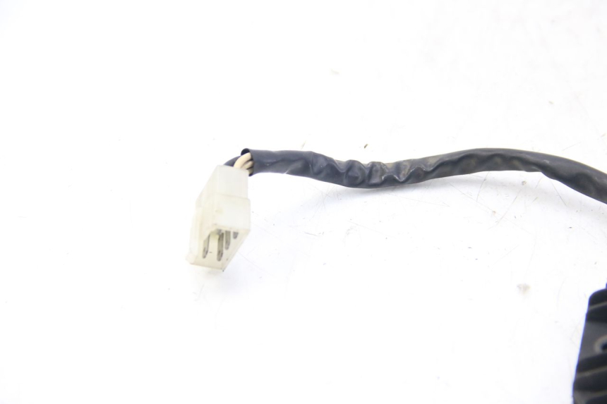 photo de REGULATEUR CHARGE YAMAHA FZS FAZER 600 (2001 - 2003) - Autre angle de vue