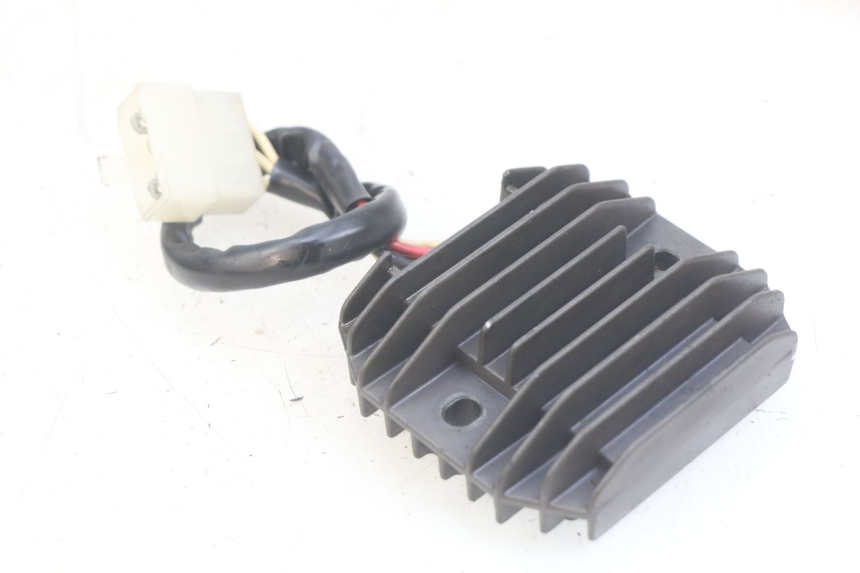 photo de REGULATEUR CHARGE YAMAHA FZS FAZER 600 (1998 - 2001) - Vue principale