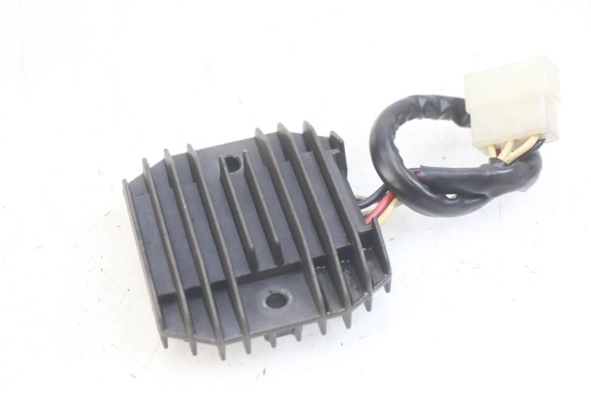 photo de REGULATEUR CHARGE YAMAHA FZS FAZER 600 (1998 - 2001) - Autre angle de vue