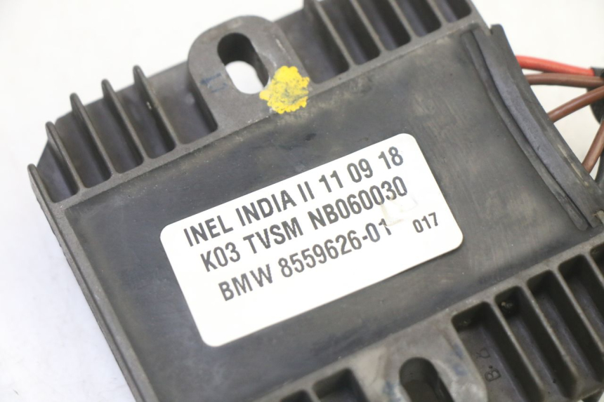 photo de REGULATEUR CHARGE BMW G310 R 310 (2016 - 2020) - Gros plan technique