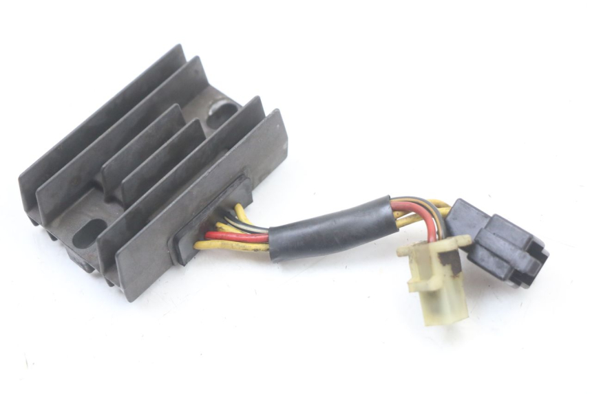 photo de REGULATEUR CHARGE SUZUKI GN 125 (1997 - 2000) - Vue principale