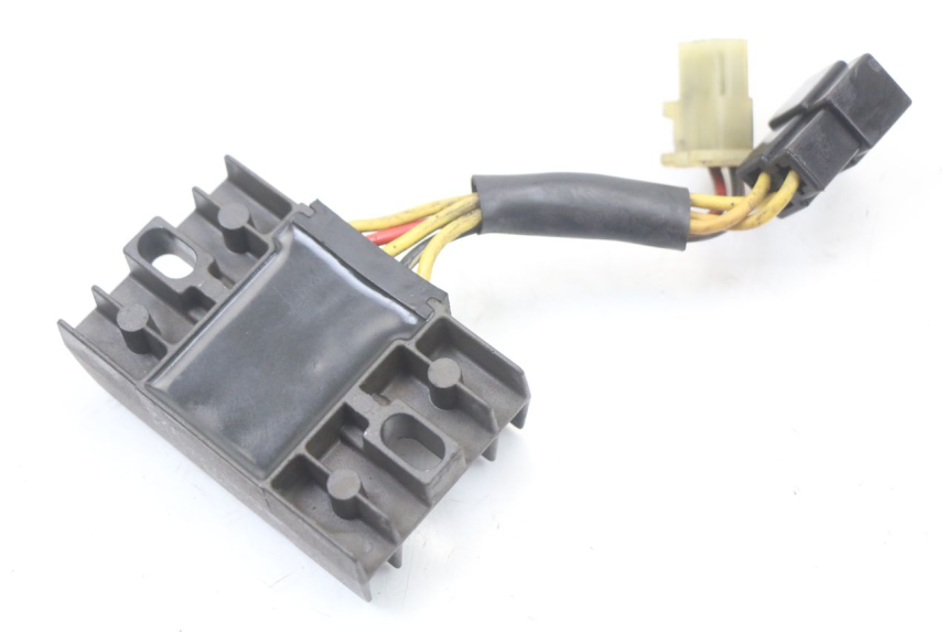 photo de REGULATEUR CHARGE SUZUKI GN 125 (1997 - 2000) - Zoom état d’usage