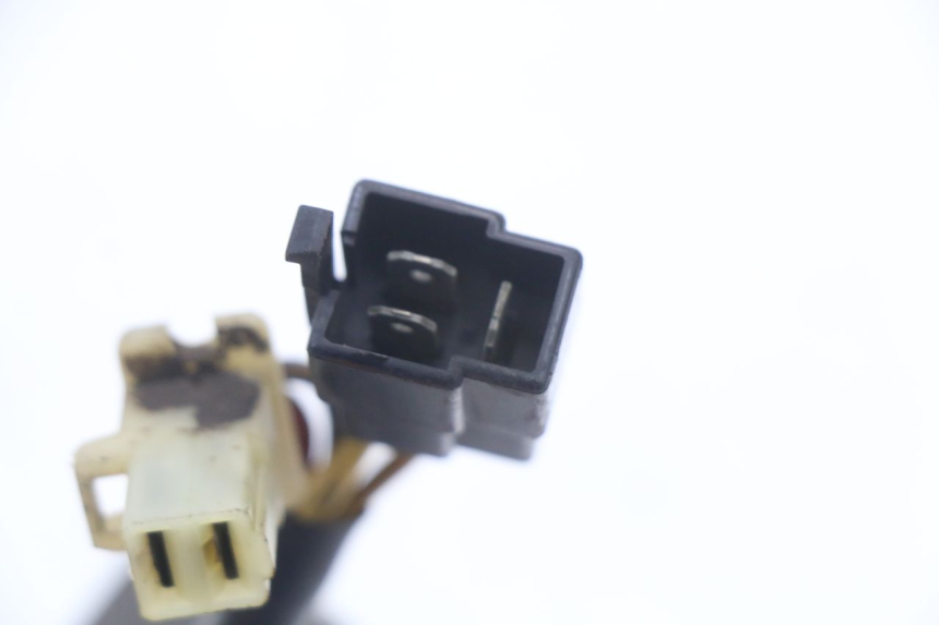 photo de REGULATEUR CHARGE SUZUKI GN 125 (1997 - 2000) - Gros plan technique