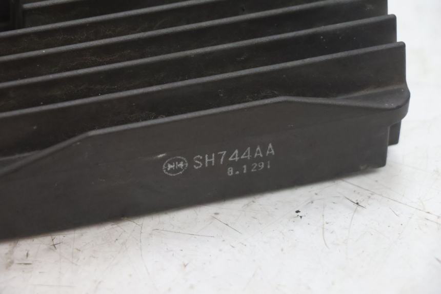photo de REGULATEUR CHARGE GILERA GP 800 (2007 - 2013) - Zoom état d’usage