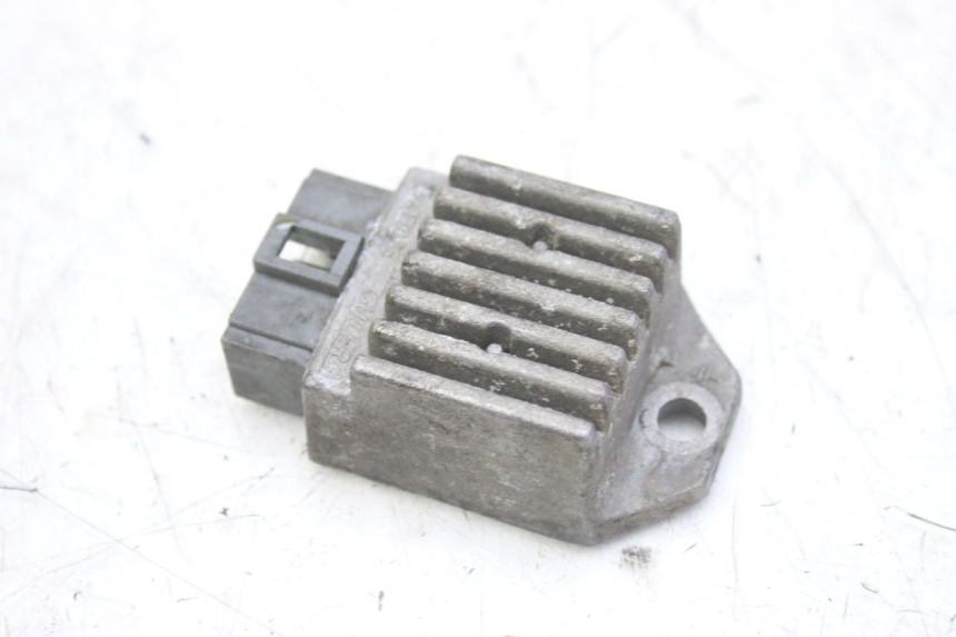 photo de RÉGULATEUR DE CHARGE DERBI GPR 50 (2004 - 2009) - Autre angle de vue