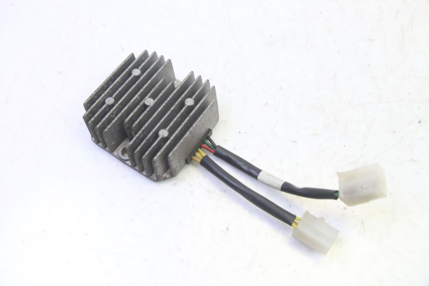 photo de REGULATEUR CHARGE KYMCO GRAND DINK 125 (2002 - 2007) - Détail de la pièce