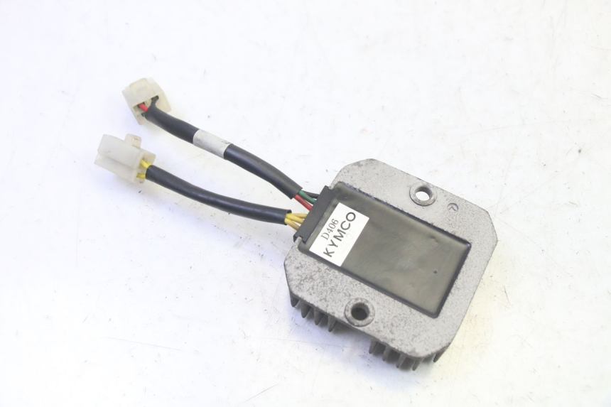 photo de REGULATEUR CHARGE KYMCO GRAND DINK 125 (2002 - 2007) - Autre angle de vue