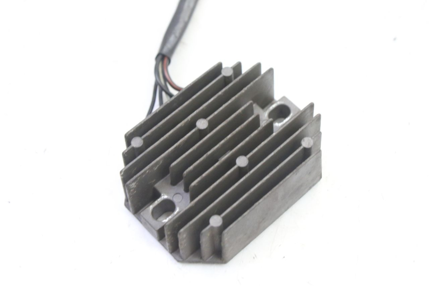 photo de REGULATEUR CHARGE SUZUKI GS GSE 500 (2001 - 2003) - Zoom état d’usage