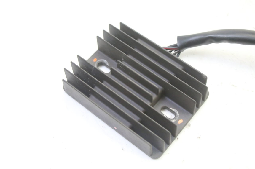 photo de REGULATEUR CHARGE SUZUKI GSR 750 (2011 - 2017) - Détail de la pièce