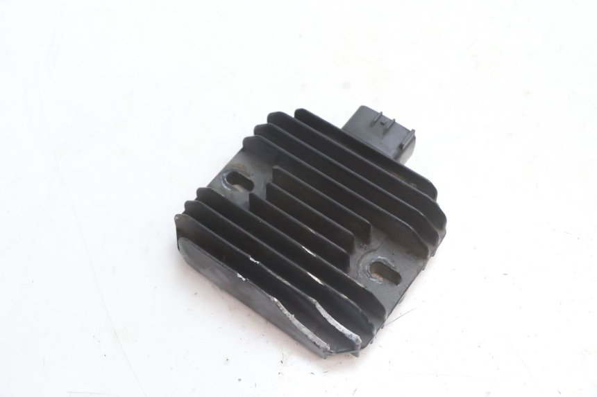 photo de REGULATEUR CHARGE SUZUKI GSR 600 (2005 - 2012) - Détail de la pièce