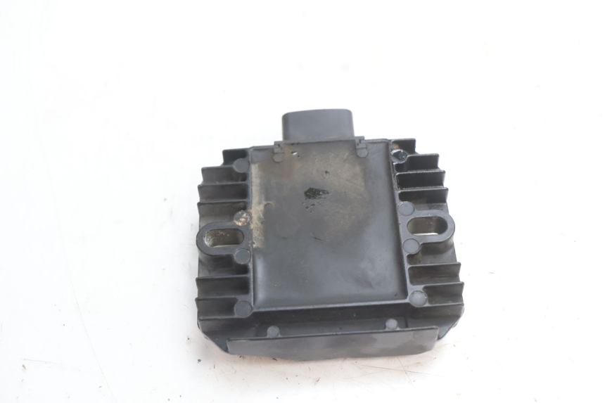 photo de REGULATEUR CHARGE SUZUKI GSR 600 (2005 - 2012) - Gros plan technique