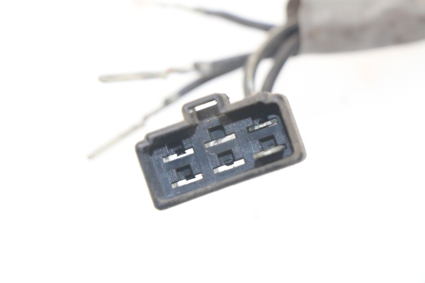 photo de REGULATEUR CHARGE SUZUKI GSX-R GSXR 600 (2001 - 2003) - Gros plan technique