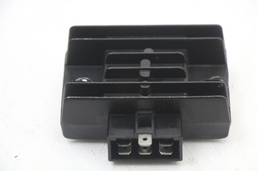 photo de REGULATEUR CHARGE HYOSUNG GTR 125 (2006 - 2008) - Vue principale