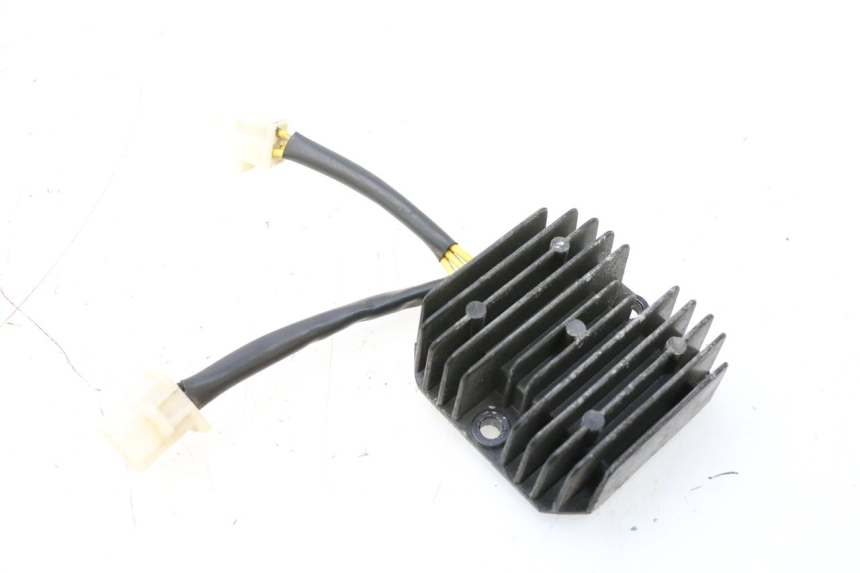 photo de REGULATEUR CHARGE SYM GTS EVO 125 (2009 - 2013) - Vue principale