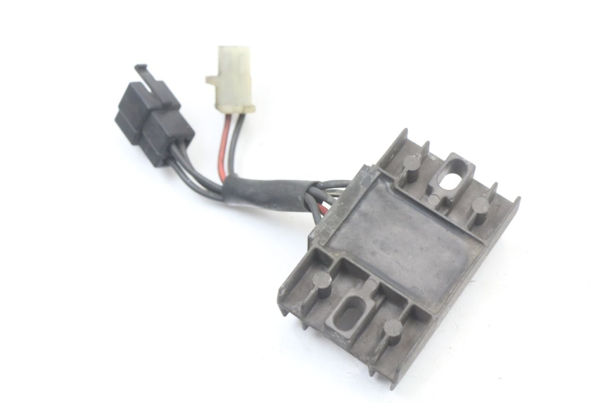photo de REGULATEUR CHARGE SUZUKI GZ MARAUDER 125 (1998 - 2004) - Autre angle de vue