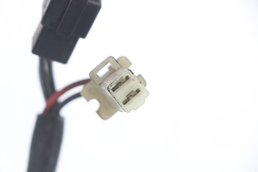 photo de REGULATEUR CHARGE SUZUKI GZ MARAUDER 125 (1998 - 2004) - Gros plan technique