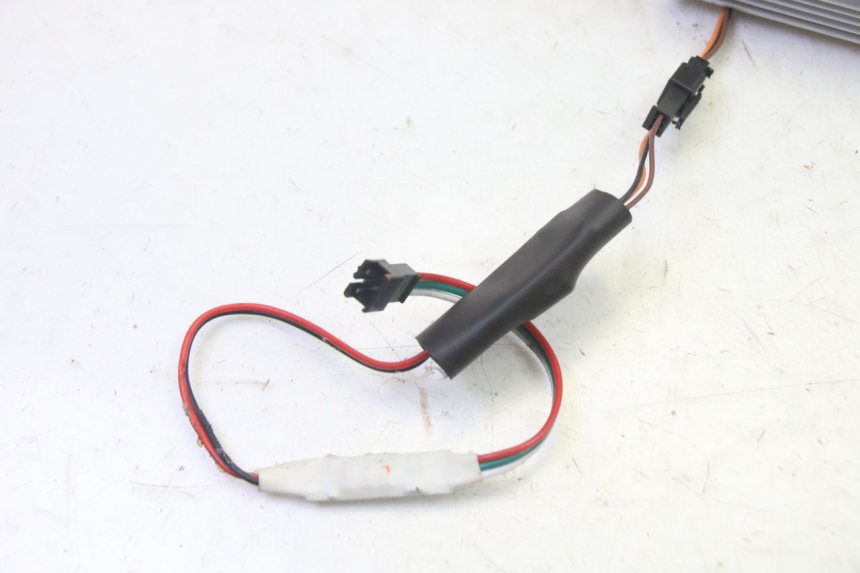 photo de REGULATEUR CHARGE HITWAY H5 1 - Points de fixation