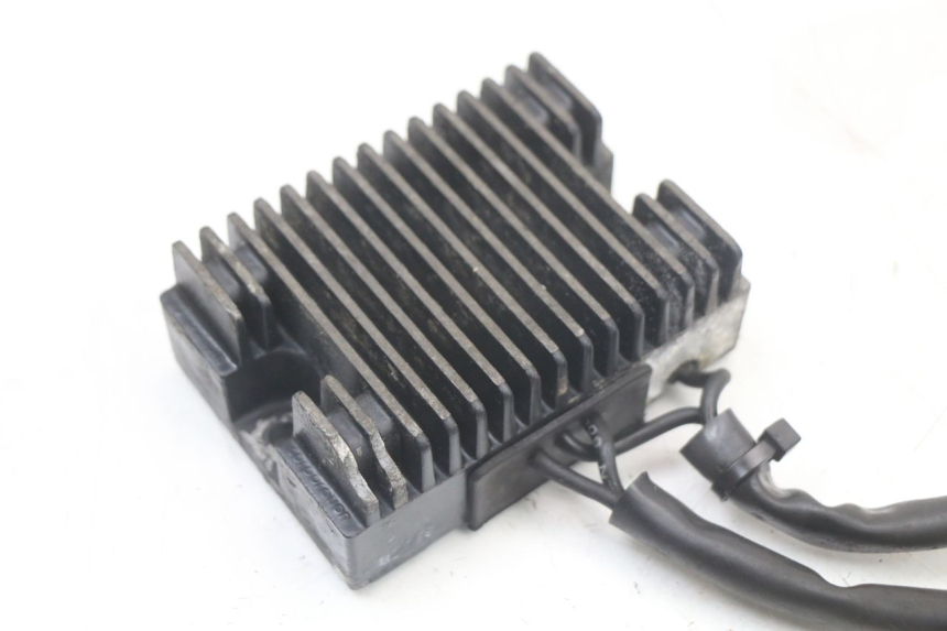 photo de REGULATEUR CHARGE HARLEY DAVIDSON SPORTSTER XL CUSTOM 883 (1999 - 2006) - Détail de la pièce