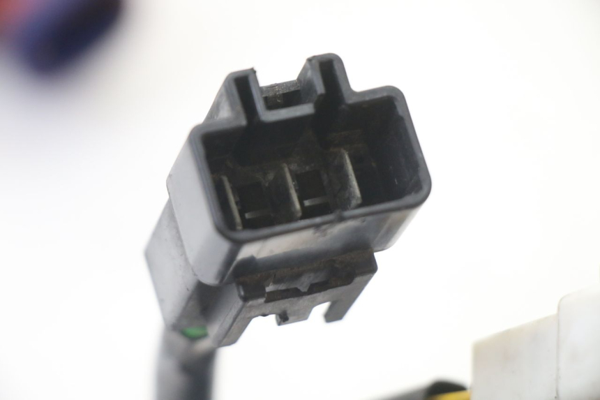 photo de REGULATEUR CHARGE HONDA FES S-WING SWING ABS 125 (2007 - 2015) - Points de fixation