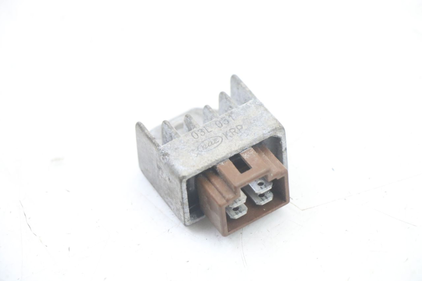 photo de REGULATEUR CHARGE HONDA SCV LEAD 100 (2003 - 2007) - Détail de la pièce