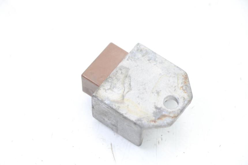 photo de REGULATEUR CHARGE HONDA SCV LEAD 100 (2003 - 2007) - Autre angle de vue