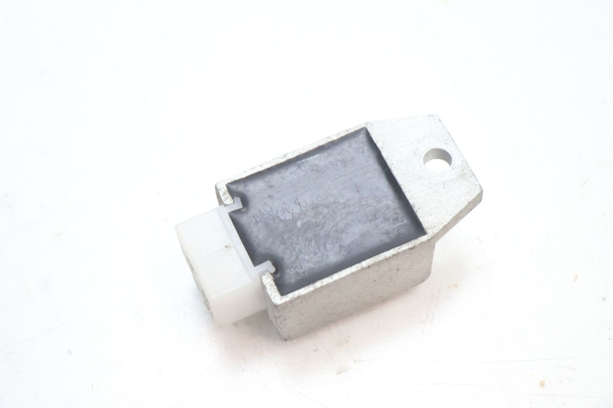 photo de REGULATEUR CHARGE KEEWAY HURRICANE 50 (2006 - 2019) - Autre angle de vue