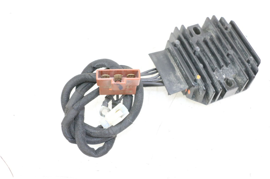 photo de REGULATEUR CHARGE HUSQVARNA SVARTPILEN 401 (2018 - 2023) - Autre angle de vue