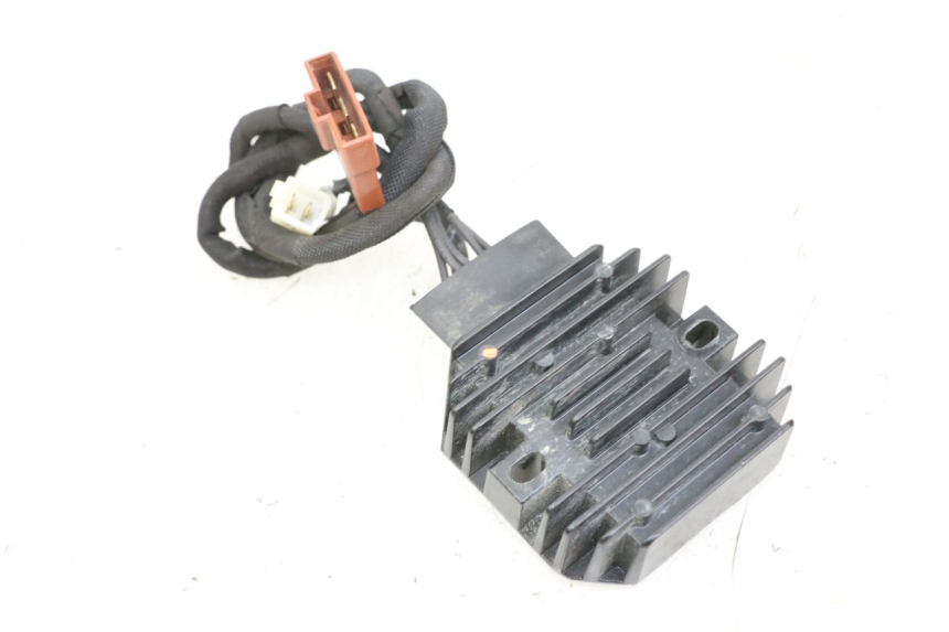 photo de REGULATEUR CHARGE HUSQVARNA SVARTPILEN 401 (2018 - 2023) - Gros plan technique