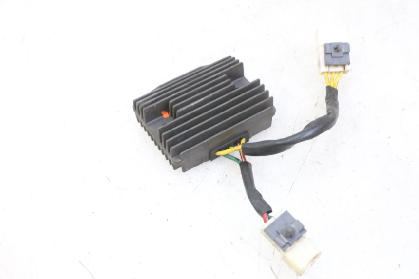 photo de REGULATEUR CHARGE PIAGGIO IE MP3 YOURBAN 300 (2011 - 2016) - Détail de la pièce