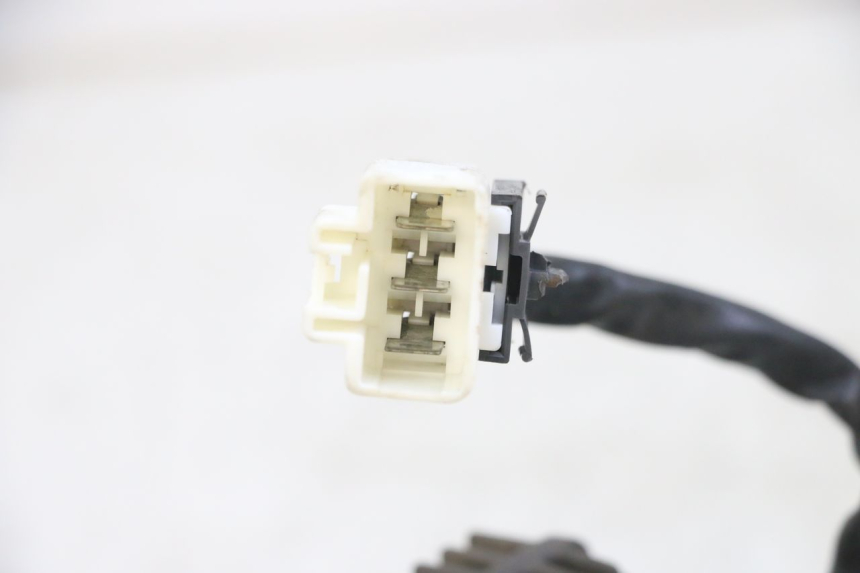 photo de REGULATEUR CHARGE PIAGGIO IE MP3 YOURBAN 300 (2011 - 2016) - Gros plan technique