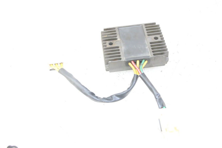 photo de REGULATEUR CHARGE PIAGGIO IE MP3 YOURBAN 300 (2011 - 2016) - Points de fixation