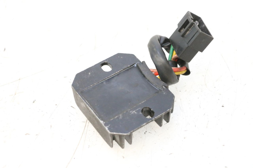 photo de REGULATEUR CHARGE SYM JET 14 4T 50 (2018 - 2022) - Gros plan technique