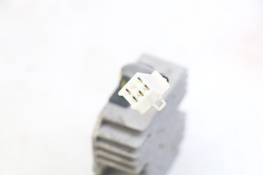 photo de REGULATEUR CHARGE SYM JET SPORT XR 50 (2006 - 2015) - Autre angle de vue