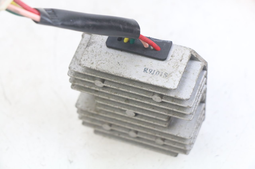 photo de REGULATEUR CHARGE SYM JET SPORT XR 50 (2006 - 2015) - Gros plan technique