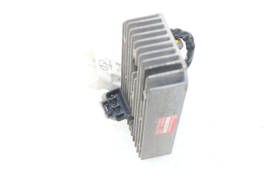 photo de REGULATEUR CHARGE SYM JOYMAX 250 (2013 - 2017) - Détail de la pièce