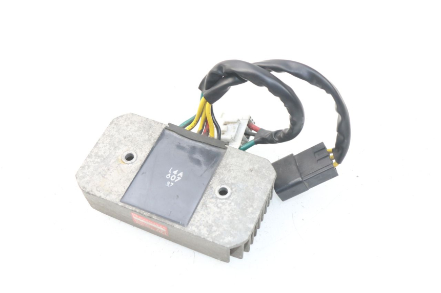 photo de REGULATEUR CHARGE SYM JOYMAX 250 (2013 - 2017) - Gros plan technique