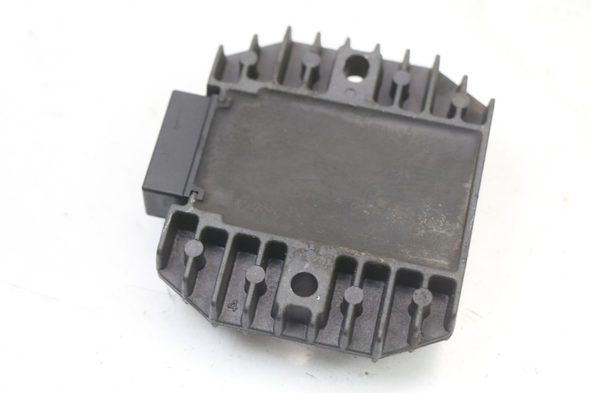 photo de REGULATEUR CHARGE KAWASAKI ZR7 ZR-7 S 750 (1999 - 2004) - Autre angle de vue