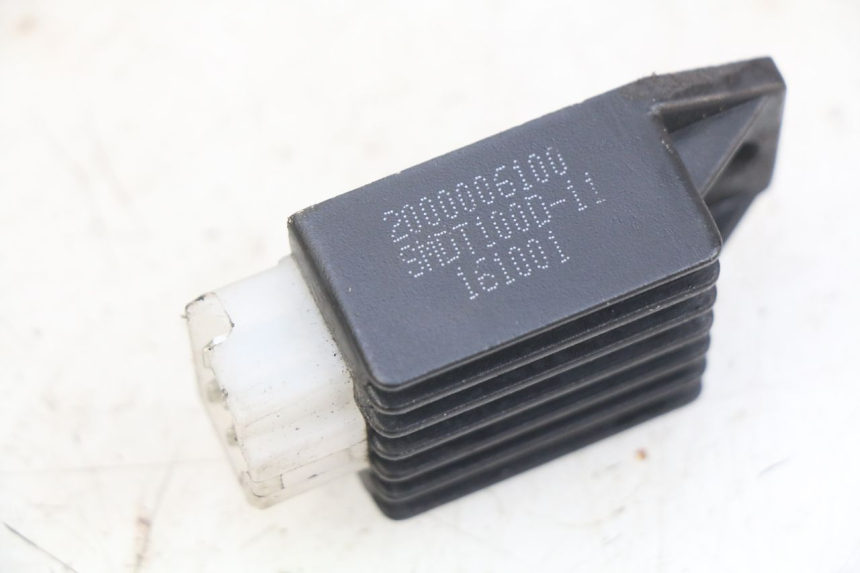 photo de REGULATEUR CHARGE PEUGEOT KISBEE 2T 50 (2010 - 2017) - Autre angle de vue