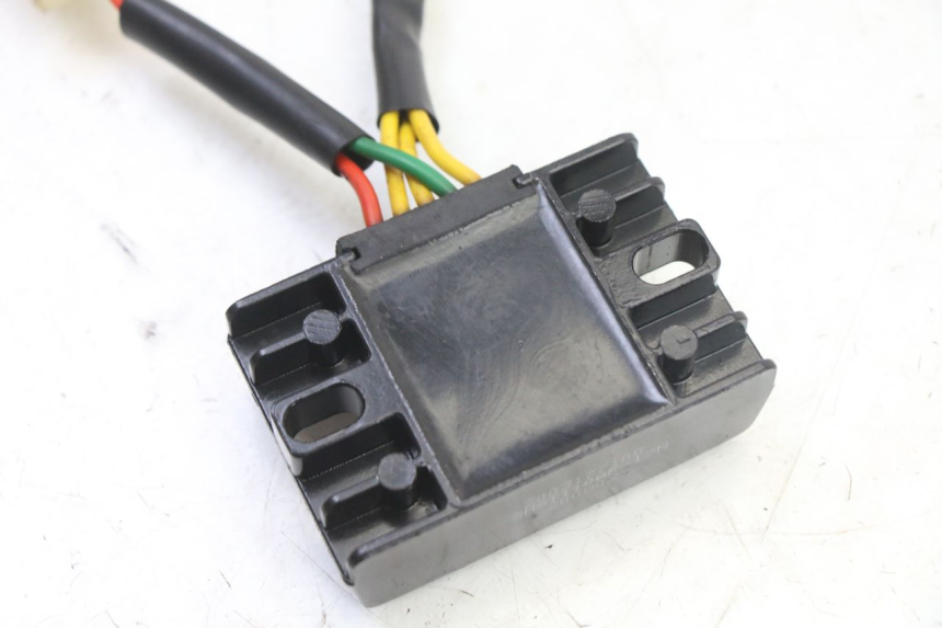 photo de REGULATEUR CHARGE PEUGEOT KISBEE 2T 50 (2018 - 2022) - Gros plan technique