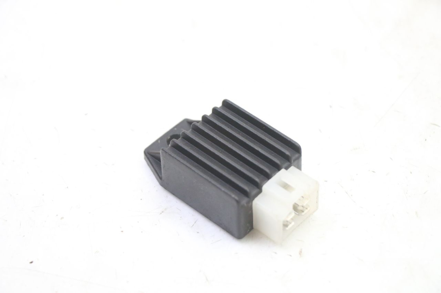 photo de REGULATEUR CHARGE PEUGEOT KISBEE 2T 50 (2010 - 2017) - Vue principale