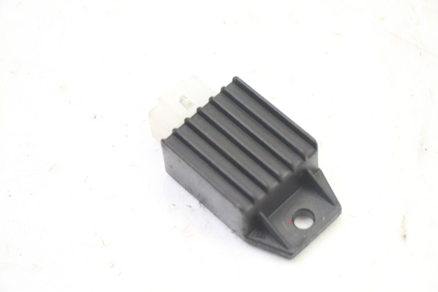 photo de REGULATEUR CHARGE PEUGEOT KISBEE 2T 50 (2010 - 2017) - Détail de la pièce