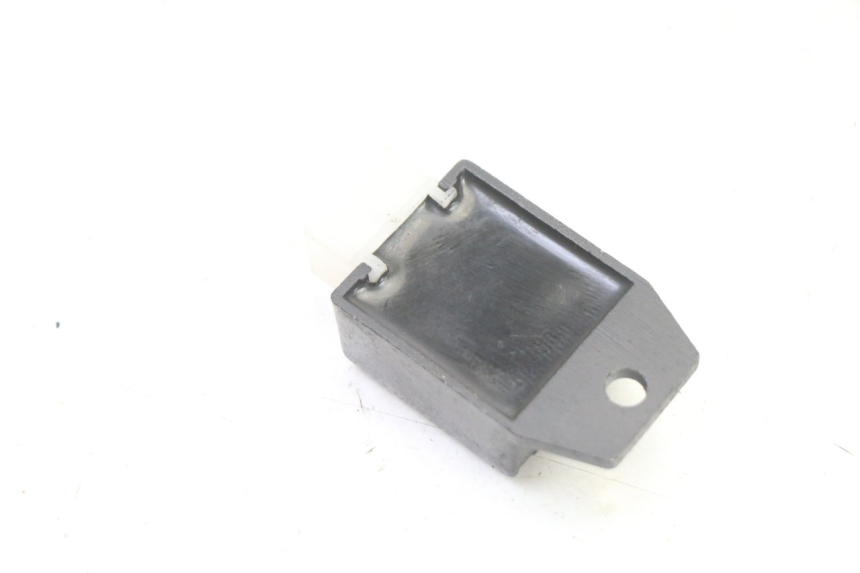 photo de REGULATEUR CHARGE PEUGEOT KISBEE 2T 50 (2010 - 2017) - Autre angle de vue